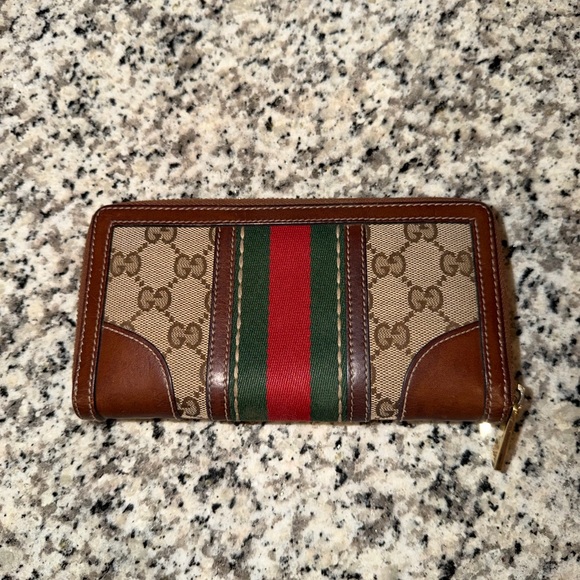✨Authentic! EXCELLENT CONDITION! Gucci Women’s Wallet featuring a 🐝 Logo/Stars!✨ - Picture 6 of 6